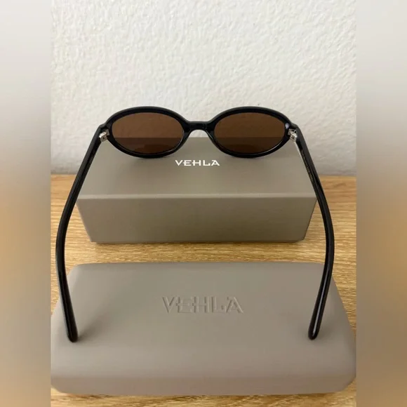 NWT VEHLA Black Oval June Sunglasses with Chocolate Lenses - Picture 8 of 11